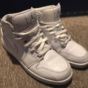 Air Jordan Retro Mid “Triple White”